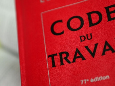 un-exemplaire-du-code-du-travail-1_5614695-400x300_1_1